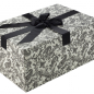 Preview: Brautkleidbox Paisley Black & White eignet sich hervorragend zur Brautkleidlagerung.