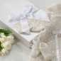Preview: Die Taufkleidbox Pearly Stripes bewahrt Ihr Taufkleid und Accessoires auf.