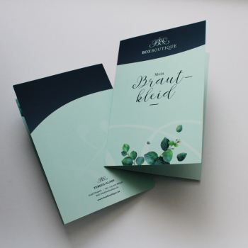 In der Box Boutique Brautkleidkarte können Sie alle Erinnerungen verbunden mit Ihrem Brautkleid festhalten.