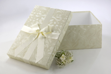 Creamy Ornaments | Brautkleidbox