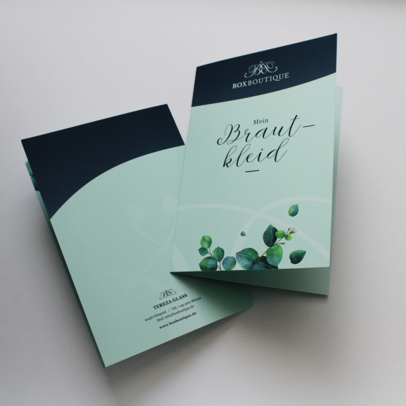 In der Box Boutique Brautkleidkarte können Sie alle Erinnerungen verbunden mit Ihrem Brautkleid festhalten.