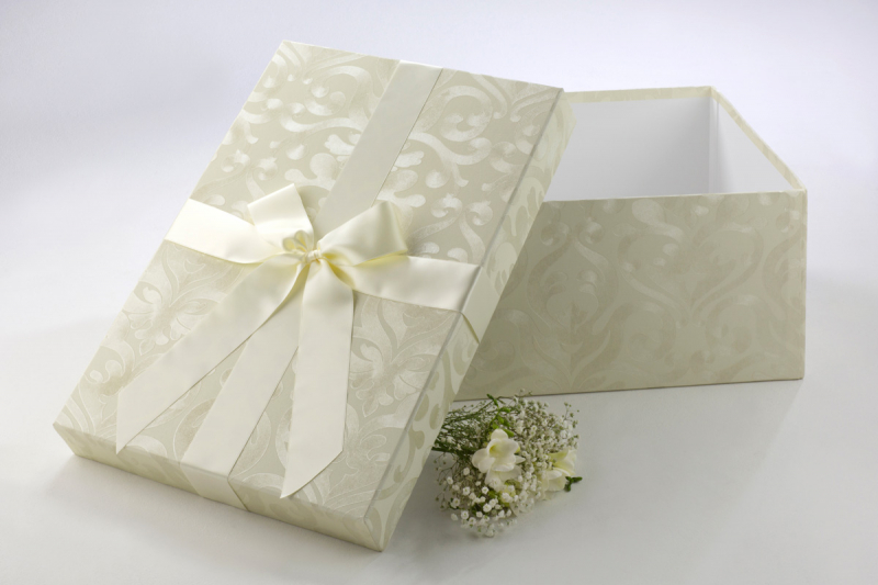 Creamy Ornaments | Brautkleidbox